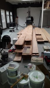 brede-houten-planken-massief-houten-vloer