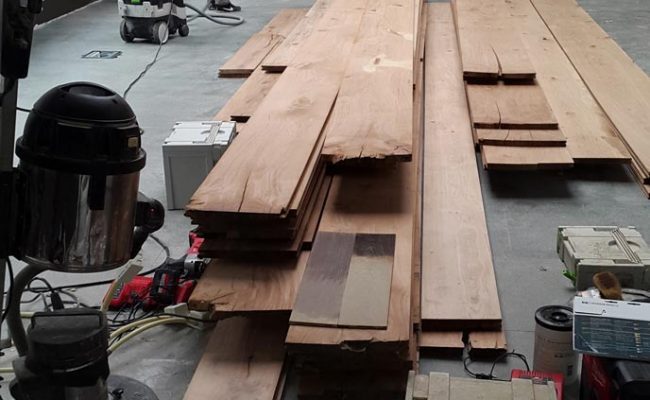 brede-houten-planken-massief-houten-vloer