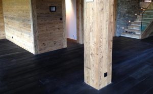brede-planken-massief-eiken-houten-vloer-black-oil-afwerking-3
