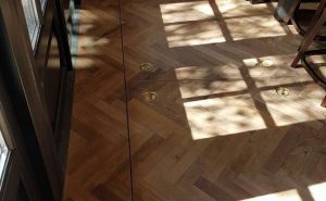 Visgraat Houten Vloer - Keroewing Café